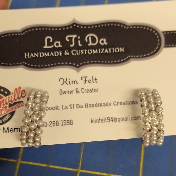 Pearl Faux Hoop 0.5" Silver Tone Earrings - Picture 1 of 3